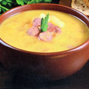 Гороховый суп-пюре с баварскими колбасками