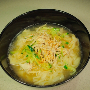 Калькуксу-куриный суп с лапшой