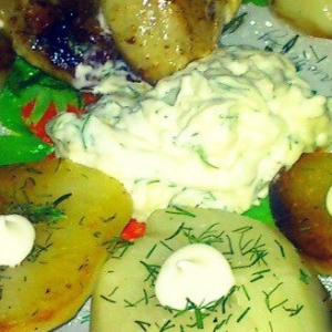 Картофель с чесночным соусом