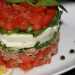 Салат с тунцом, помидорами, сыром и базиликом. Шаг 2.