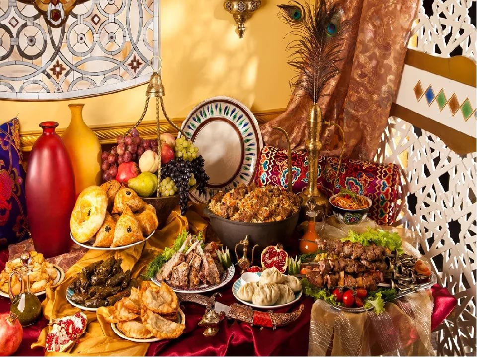 Блюда казахского народа. Казахская кухня. Казахские национальные блюда. Национальная кухня казахов. Узбекский накрытый стол.