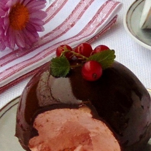 Сливки - Десерт Ягодно-шоколадный шар