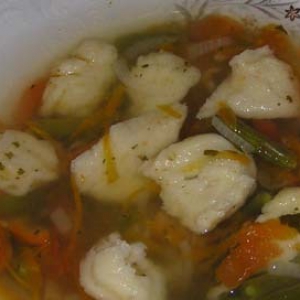 Рецепты - Фасолевый суп с сырными клецками