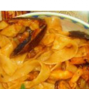 Морской гребешок - Феттучини Катамаран с морепродуктами и томатным соусом