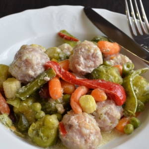Капуста брюссельская - Фрикадельки с овощами