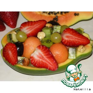 Киви - Фруктовый салат в лодочке из папайи