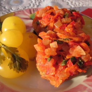 Салат батавия - Гречаники с овощным соусом