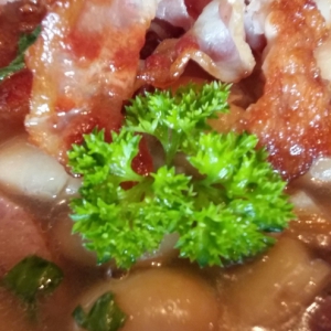 Колбаса - Густой фасолевый суп Много мяса
