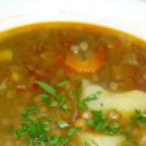 Картофель - Густой суп из чечевицы с копченой грудинкой