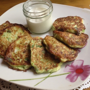 Сыр - Кабачково-сырные оладьи с зеленью