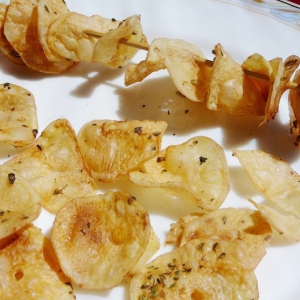 Рецепты - Картофельные чипсы на шпажках в микроволновой печи