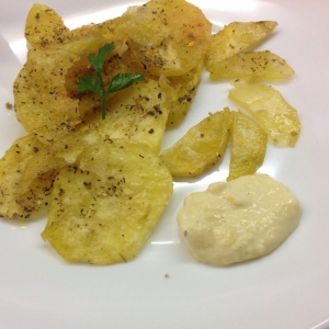 Рецепты - Картофельные чипсы с сырным соусом