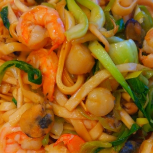 Рецепты азиатской кухни - Китайская лапша вок с морепродуктами