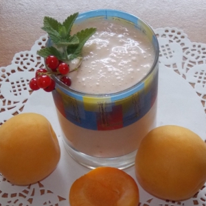 Йогурт - Коктейль с ягодами Свежесть