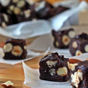 Фундук - Конфеты шоколадно-фасолевые с орехами и цукатами