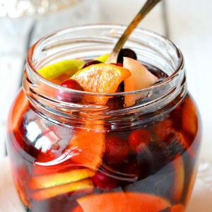 Алкогольные напитки - Консервированные фрукты в горшке Зимний румтопф