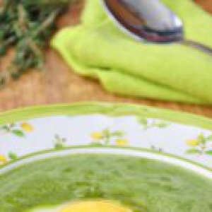 Сливки - Крем-суп из шпината с яйцом пашот
