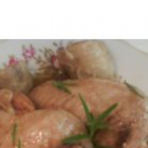 Лук репчатый - Курица с луком и шампиньонами в красном вине