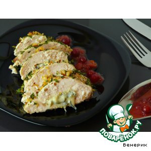 Рецепты - Куриное филе в миндале, фаршированное сыром с клюквенным соусом