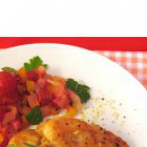Рецепты латиноамериканской кухни - Куриные грудки с клубничной сальсой