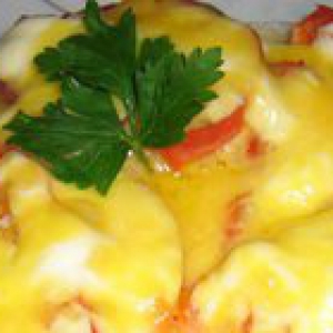 Рецепты - Куриные отбивные с помидорами и болгарским перцем