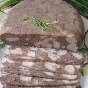 Перец черный - Мясо прессованное в чулке