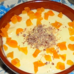 Рецепты испанской кухни - Натильяс с курагой и миндально-шоколадной крошкой