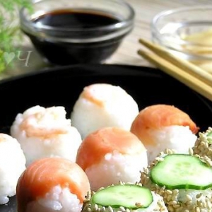 Рецепты японской кухни - Нигири с горбушей, Нигири с креветками, Онигири с огурцом