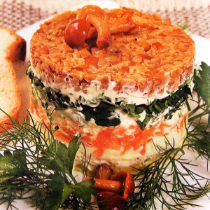 Грибные рецепты - Овощной салат с маринованными опятами