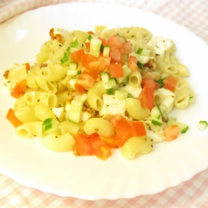 Мак - Паста-салат с овощами и адыгейским сыром
