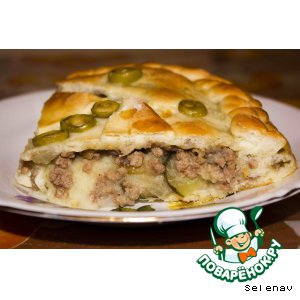 Огурец - Пирог с картошкой, фаршем и солеными огурчиками