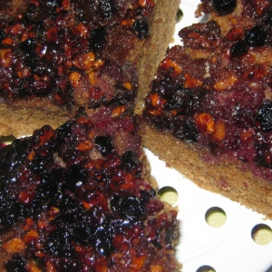 Клюква - Пирог с ягодой и орехами в мультиварке