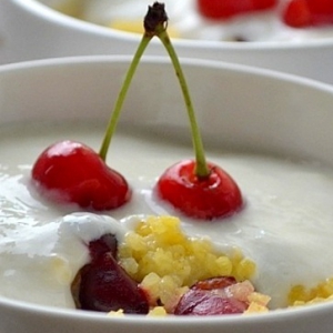 Вишня - Пшенная запеканка на йогурте с ягодами