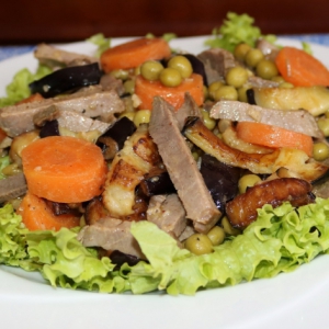 Рецепты - Салат из баклажанов с говядиной
