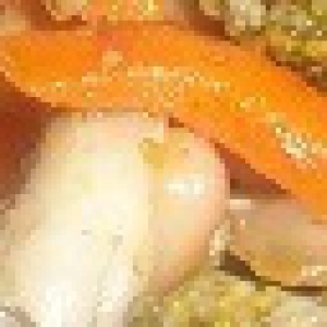 Скумбрия - Салат из фасоли, овощей и копченой рыбы