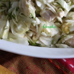 Груша - Салат из капусты, запечённой курицы и груши