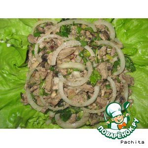 Лук репчатый - Салат из куриной печени с грибами и редисом