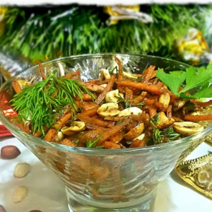 Праздничные рецепты - Салаты - Салат из моркови и арахиса