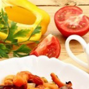 Рецепты - Салат из овощей-гриль с соусом