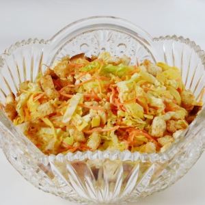 Рецепты - Салат из пекинской капусты с сухариками