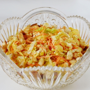 Чеснок - Салат из пекинской капусты с сухариками