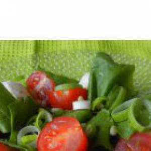 Рецепты - Салат из шпината с помидорками черри