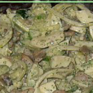 Лук репчатый - Салат с грибами и маринованным луком