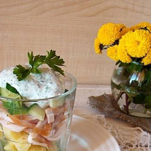 Рецепты - Салат с курицей, картофелем и зеленым горошком