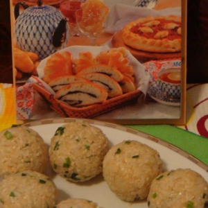 Миндаль - Шарики из риса с кунжутом, миндалем и зеленым луком