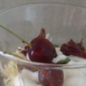 Помидор - Слоеный салатик с вишней