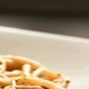 Базилик - Спагетти с обжаренной говядиной и салями
