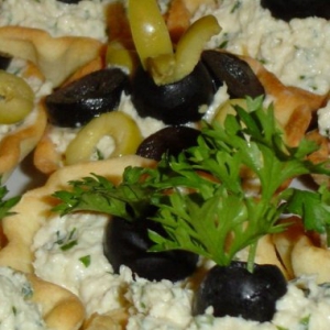 Молоко - Тарталетки с сырно-куриной закуской