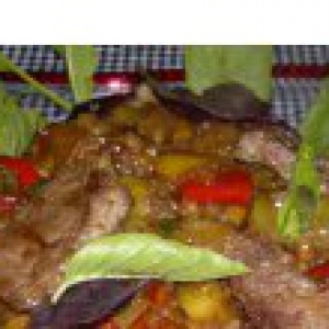 Базилик - Теплый салат из баклажанов с рисом и говядиной