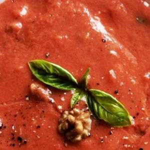 Базилик - Томатный крем-суп с грецкими орехами